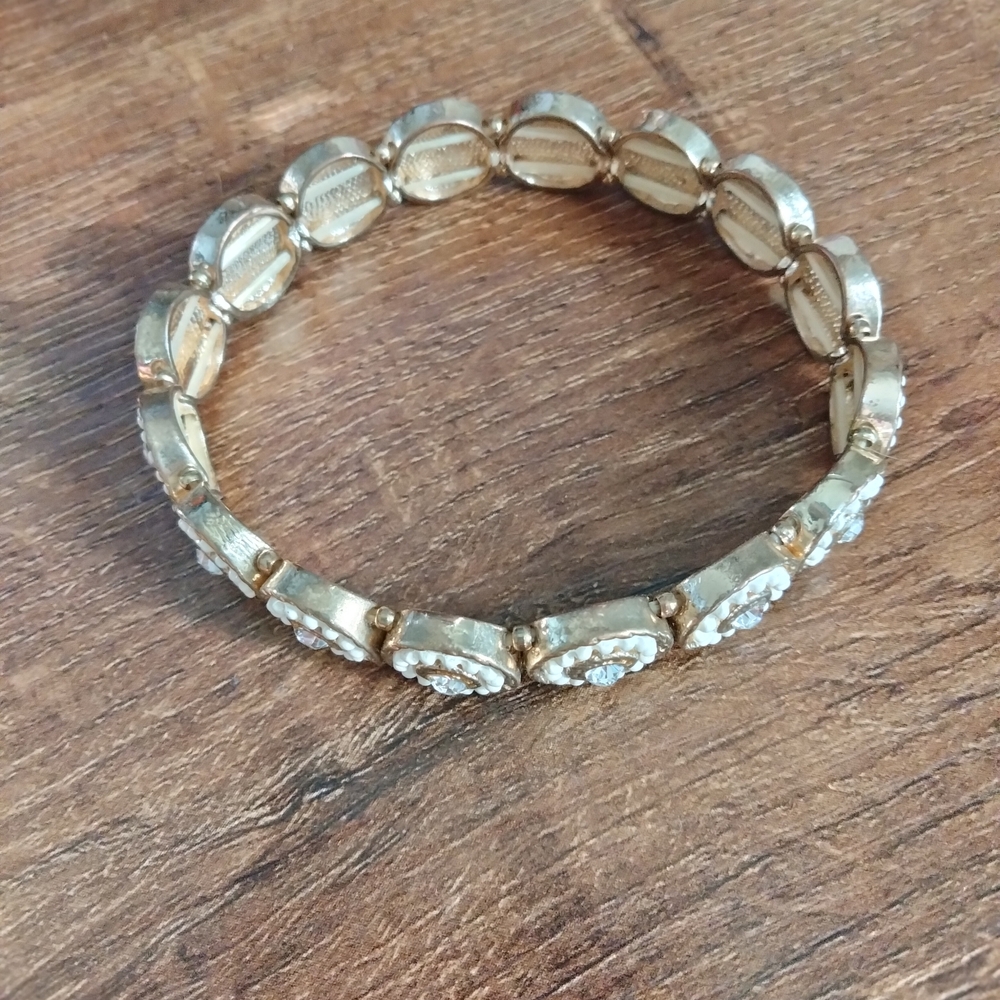 Elegant Gold Bracelet with Crystal Accents Wedding